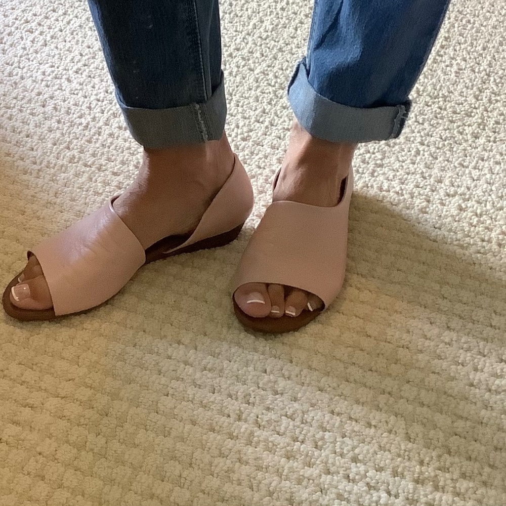 Bueno pink open toed flats
